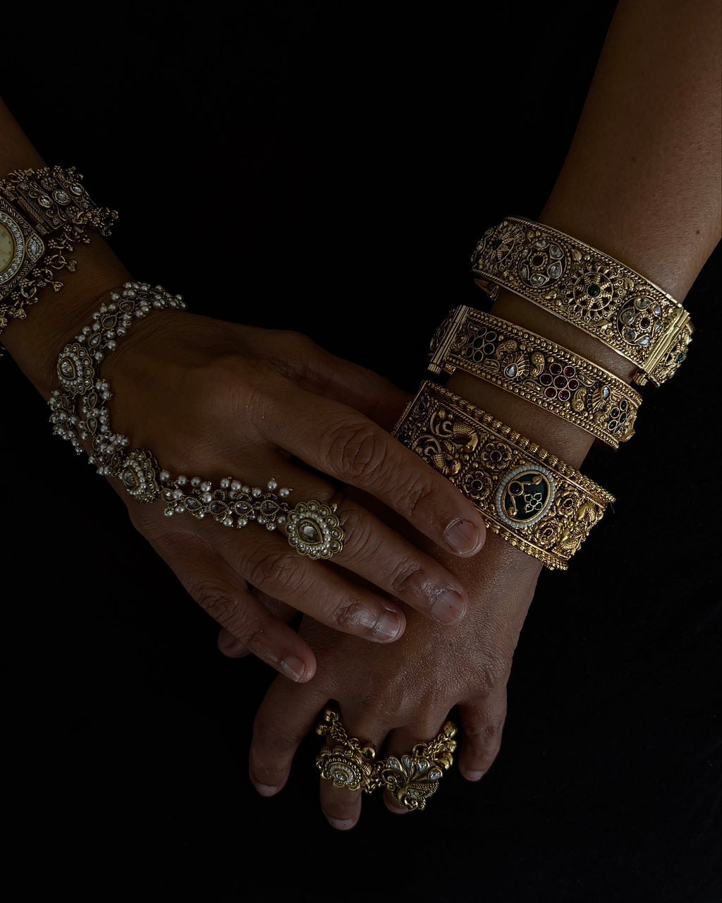 Gold Grey Pearl Hand Chain (Hath Paan)